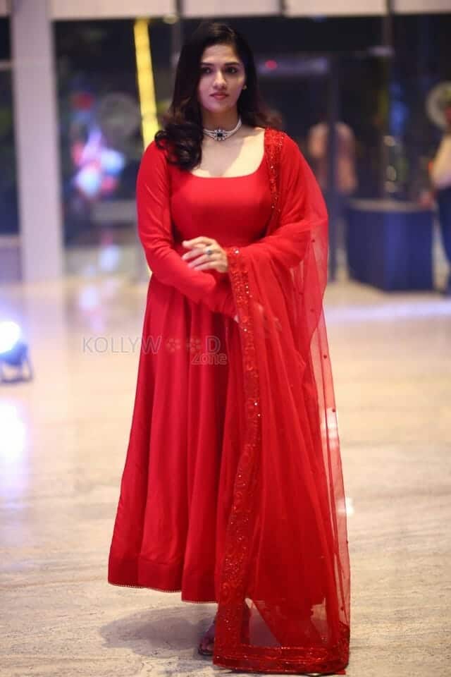 Actress Sunaina in Red Salwar Photos 01