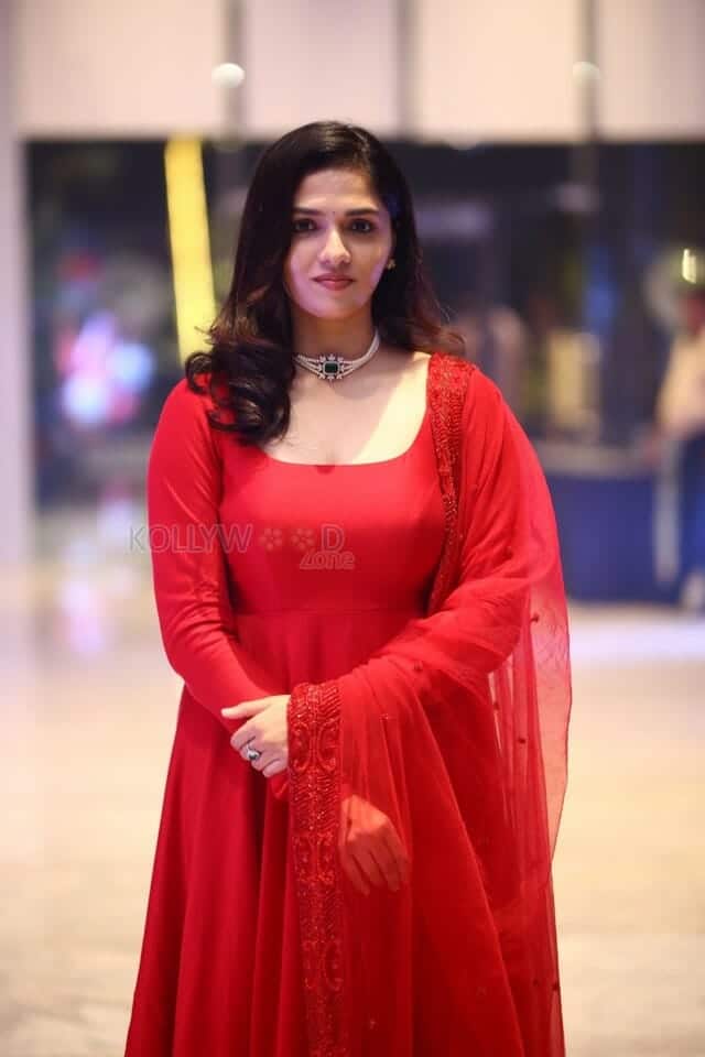 Actress Sunaina in Red Salwar Photos 03