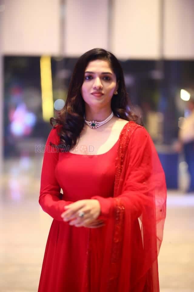 Actress Sunaina in Red Salwar Photos 04
