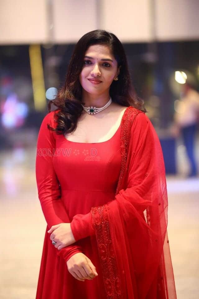 Actress Sunaina in Red Salwar Photos 05