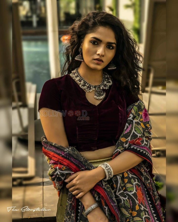 Actress Sunainaa Photoshoot Pictures