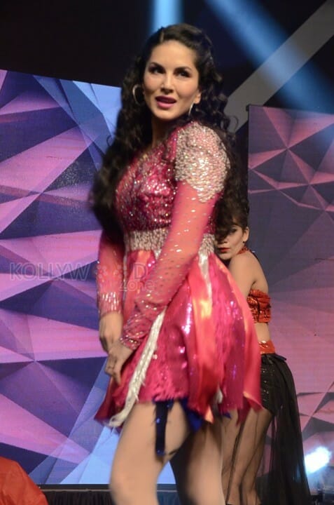 Actress Sunny Leone Dance Pics