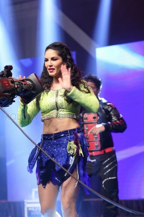 Actress Sunny Leone Dance Pics