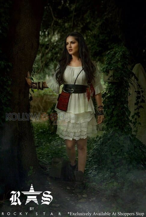 Actress Sunny Leone New Photos