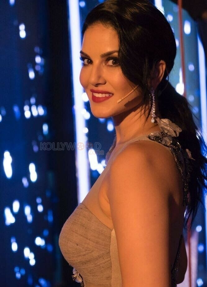 Actress Sunny Leone Sexy Pictures