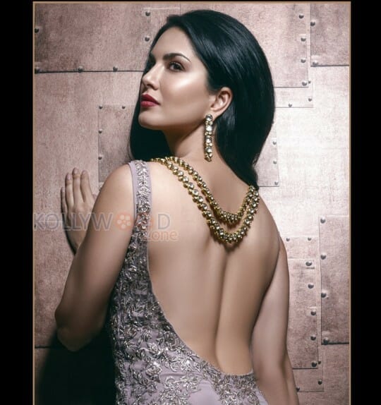 Actress Sunny Leone Spicy Photos