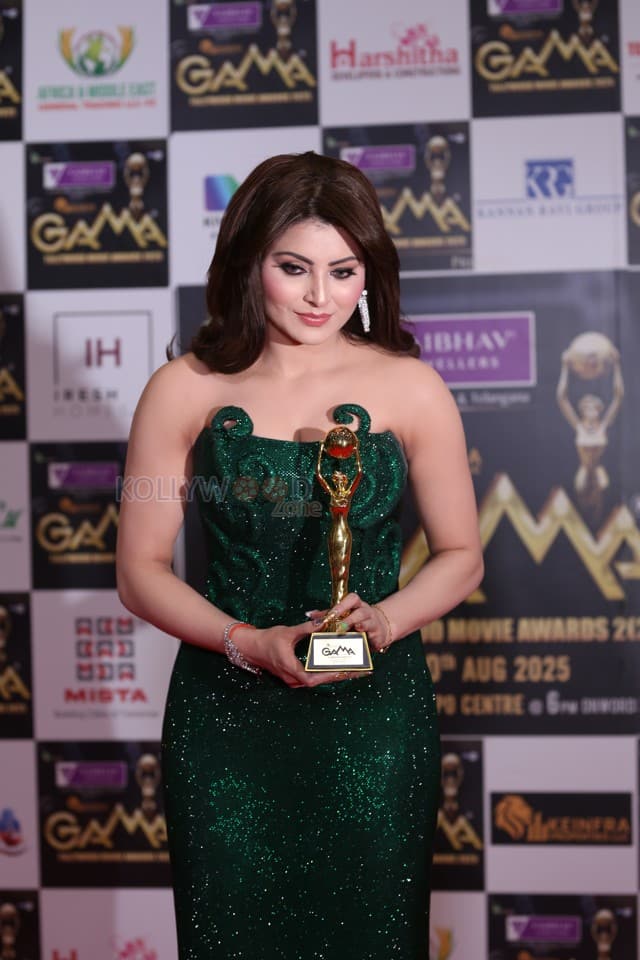 Actress Urvashi Rautela at the Tollywood GAMA Movie Awards Stills 09