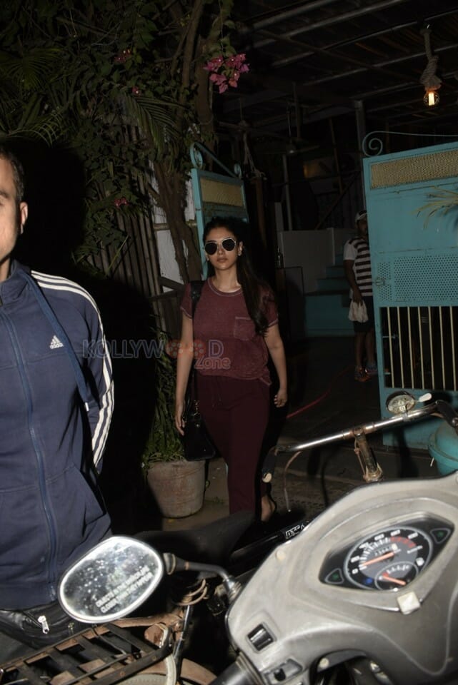 Aditi Rao Hydari Spotted At Physioflex Gym In Versov Photos
