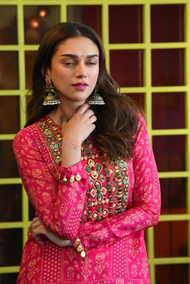 Aditi Rao Hydari at Maha Samudram Movie Interview Photos 02