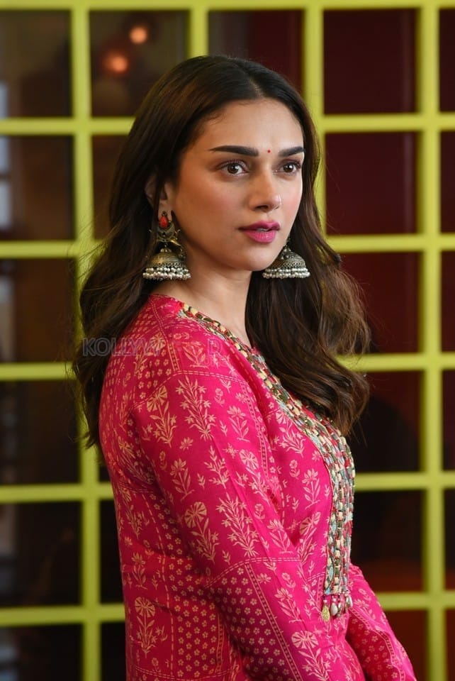 Aditi Rao Hydari at Maha Samudram Movie Interview Photos 33