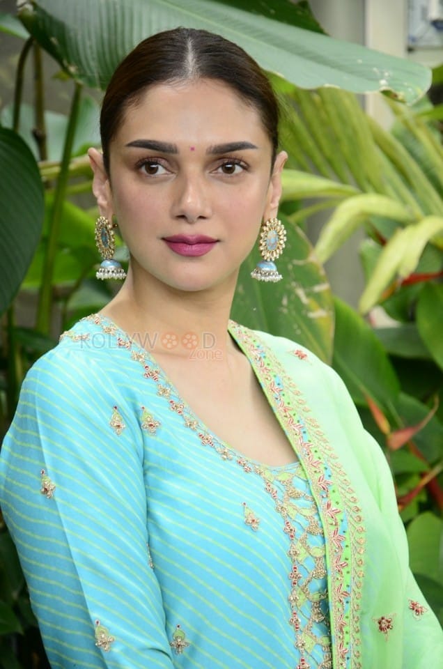 Aditi Rao Hydari at Maha Samudram Movie Promotion Photoshoot Pictures 04