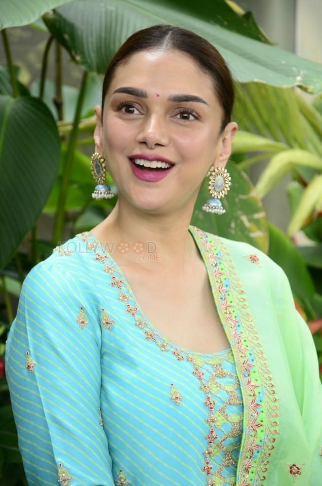 Aditi Rao Hydari at Maha Samudram Movie Promotion Photoshoot Pictures 05