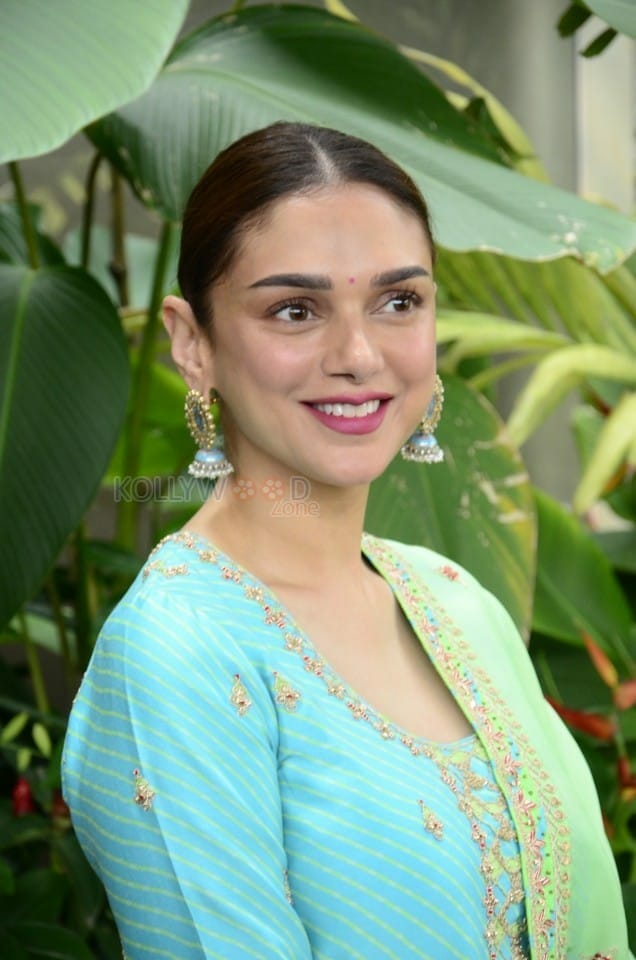 Aditi Rao Hydari at Maha Samudram Movie Promotion Photoshoot Pictures 06