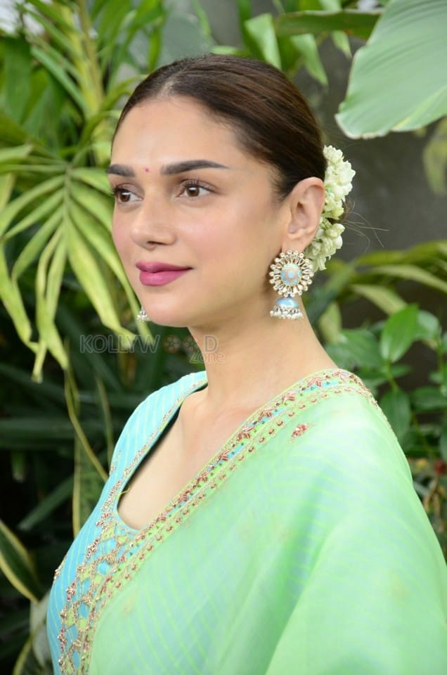 Aditi Rao Hydari at Maha Samudram Movie Promotion Photoshoot Pictures 07