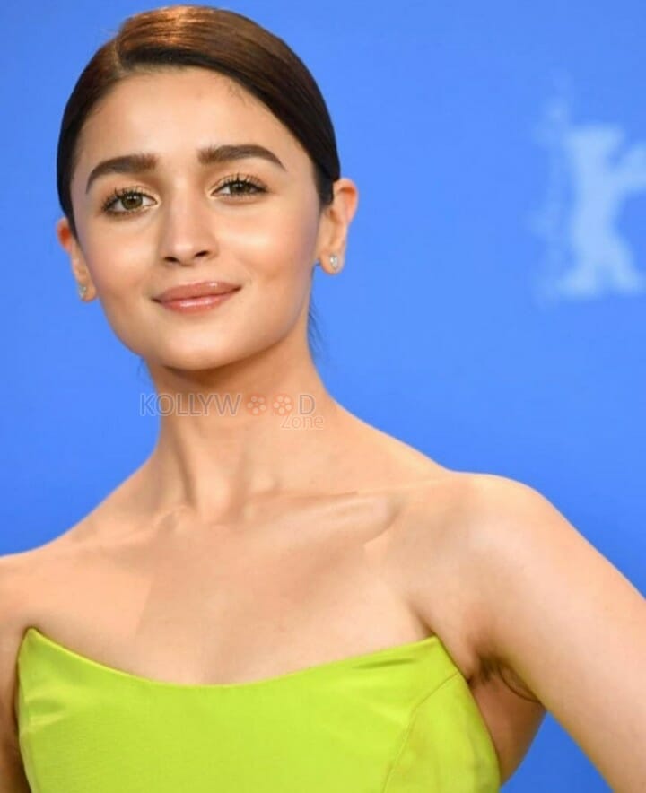 Alia Bhatt Green Top Pic