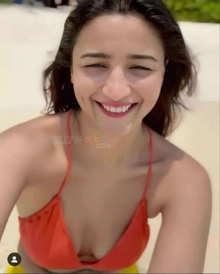 Alia Bhatt Honeymoon Beach Photos 03 184543 Kollywood Zone