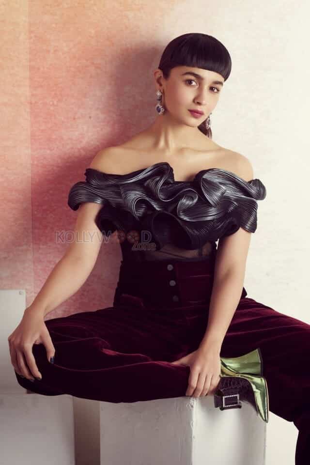 Alia Bhatt in Elle Magazine Photoshoot Picture 01