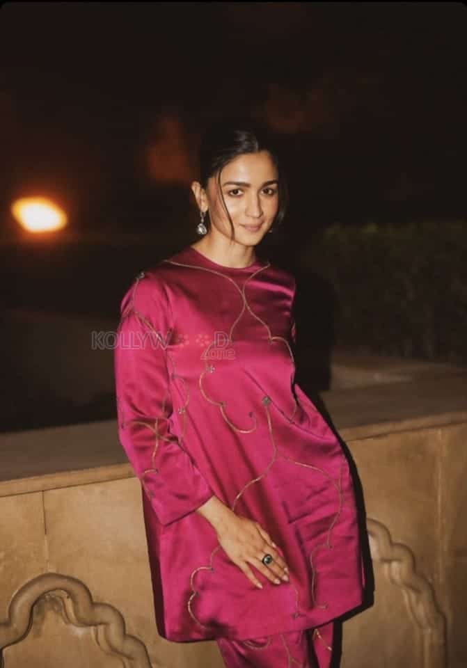 Alia Bhatt in an Abstract Co Ord Outfit for Diwali Pictures 02
