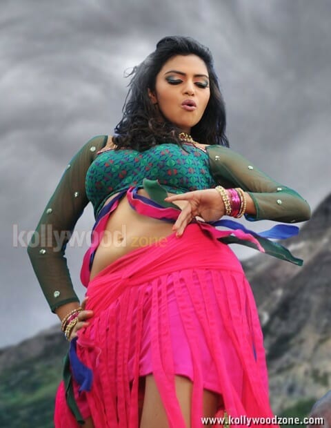 Amala Paul Nayak Movie Sexy Pictures