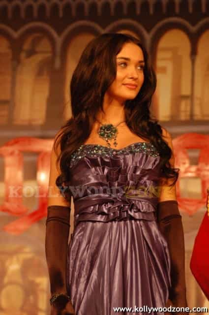 Amy Jackson In Madrasapattinam Movie Pics