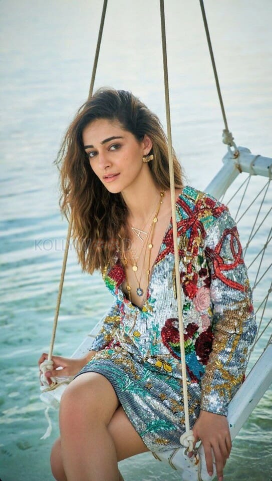 Ananya Panday in a Stunning Beach Glam Outfit Photos 03