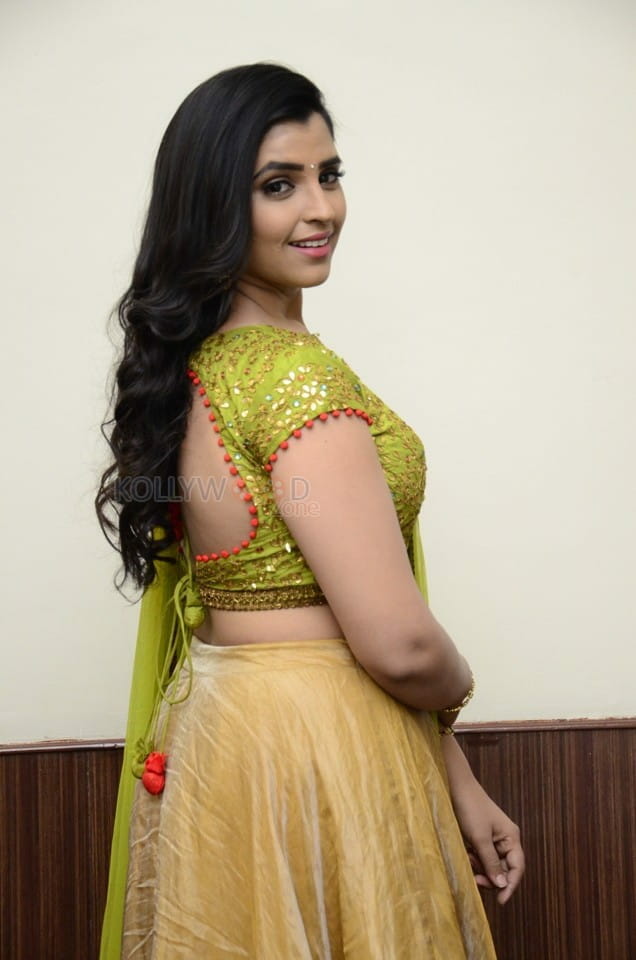 Anchor Shyamala at Sulthan Pre Release Event Stills