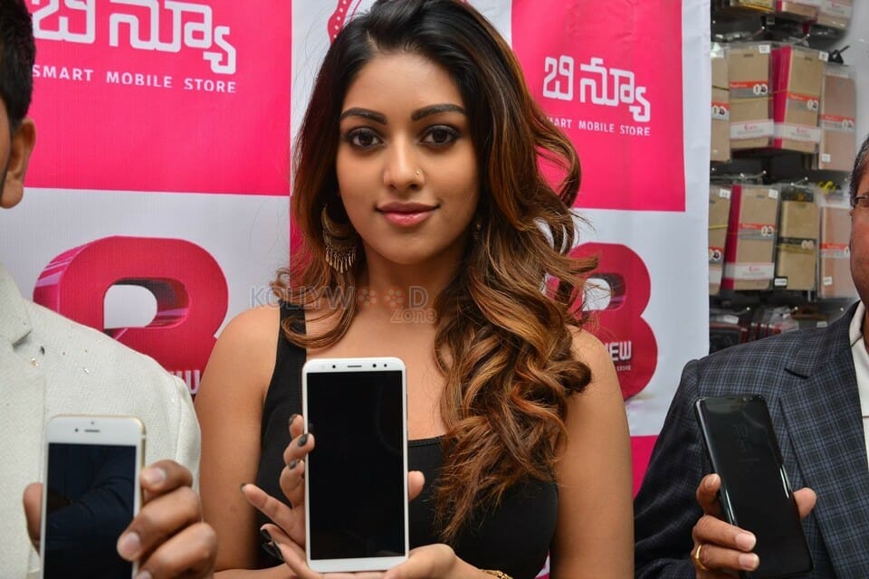 Anu Emmanuel At The Launch Of B New Mobile Store Photos