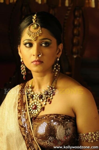 Anushka In Nagavalli Movie Pics