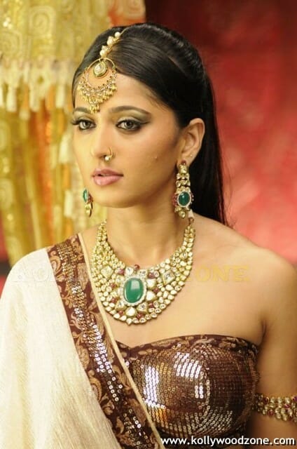 Anushka In Nagavalli Movie Pics