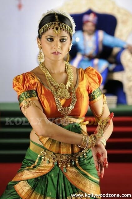 Anushka In Nagavalli Movie Pics