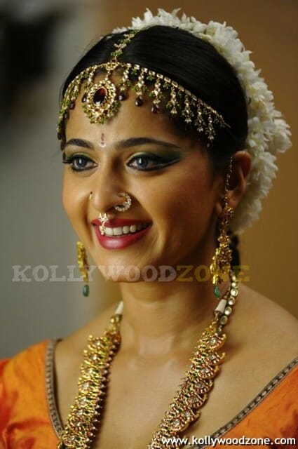 Anushka In Nagavalli Movie Pics