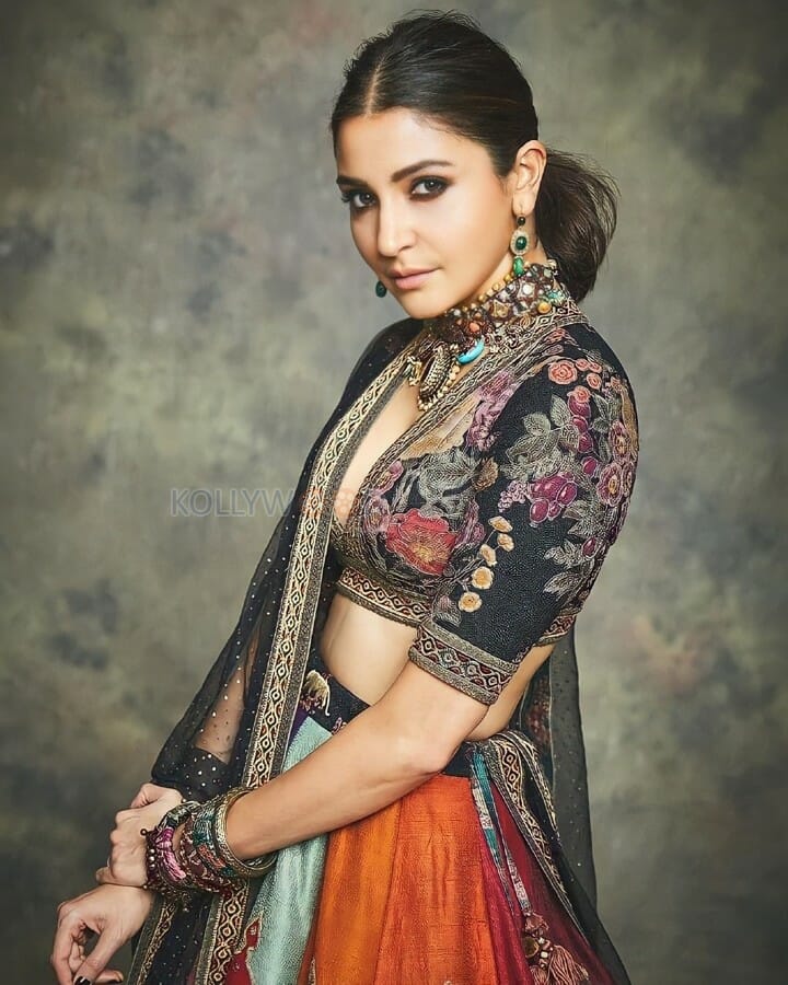 Anushka Sharma Bhabhi in a Traditional Lehenga Photos 02