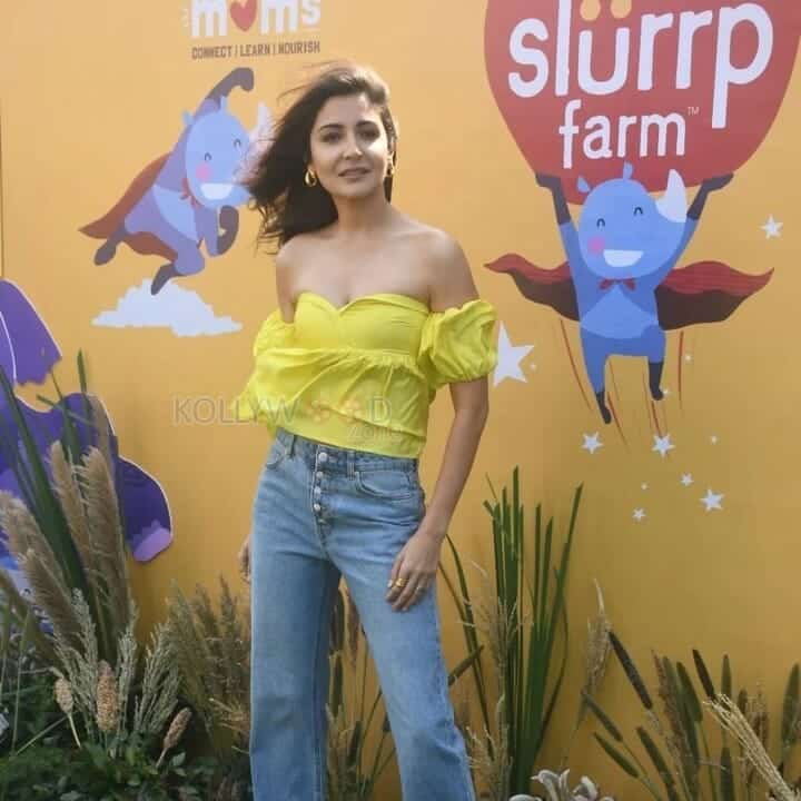Anushka Sharma Sexy in Yellow at Slurp Farm Event Photos 04