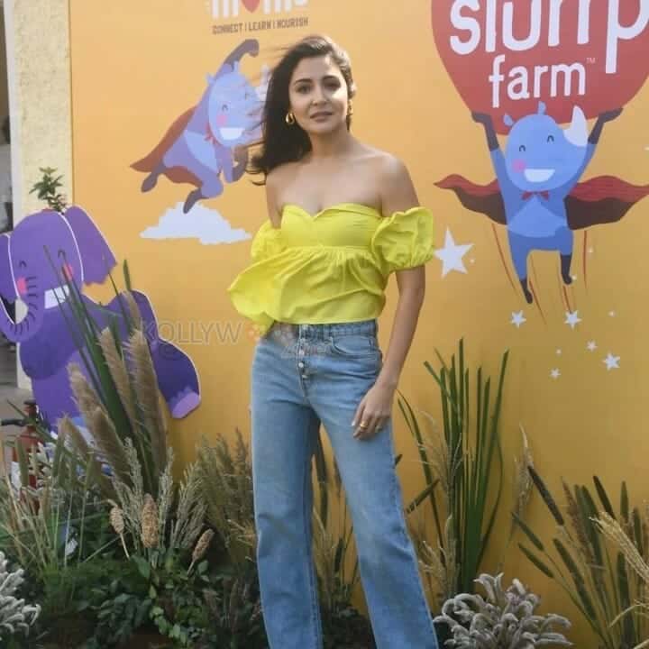 Anushka Sharma Sexy in Yellow at Slurp Farm Event Photos 05