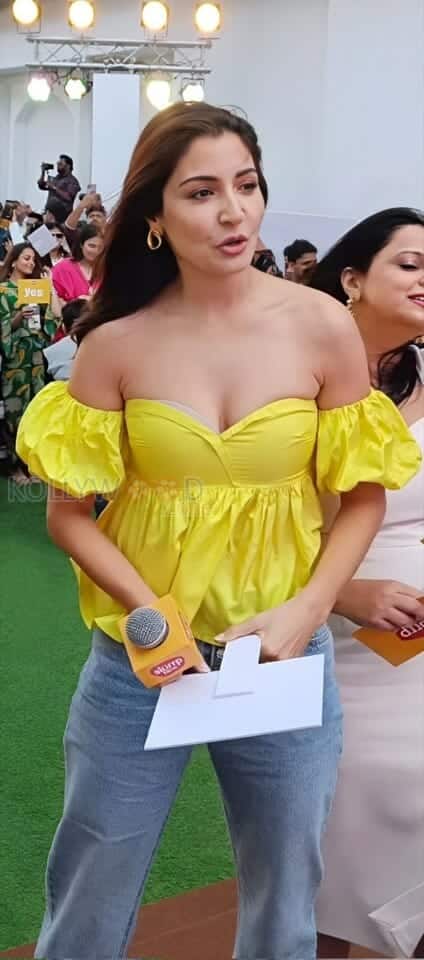 Anushka Sharma Sexy in Yellow at Slurp Farm Event Photos 22