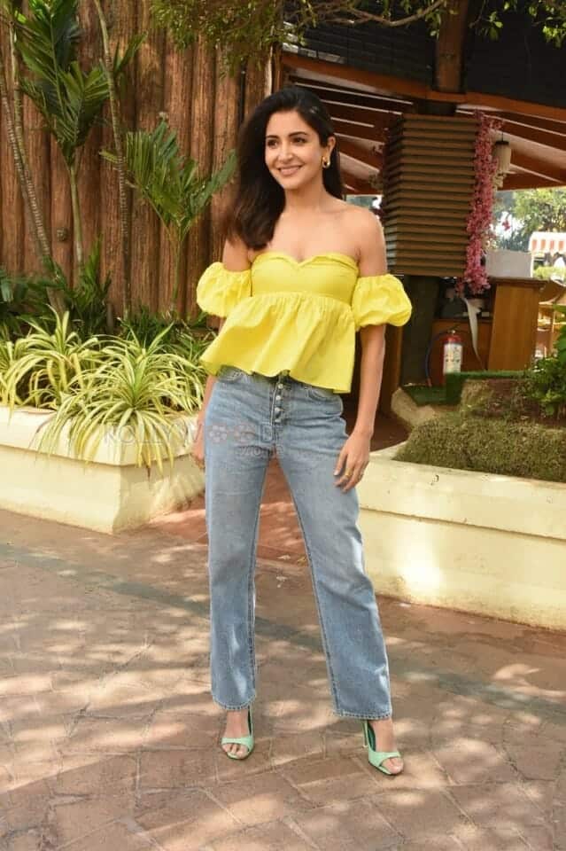 Anushka Sharma Sexy in Yellow at Slurp Farm Event Photos 27