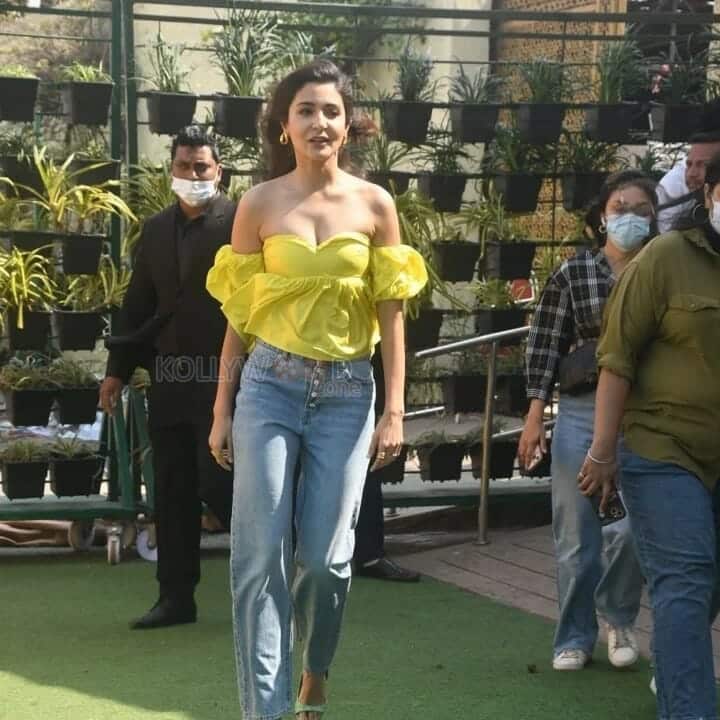 Anushka Sharma Sexy in Yellow at Slurp Farm Event Photos 38