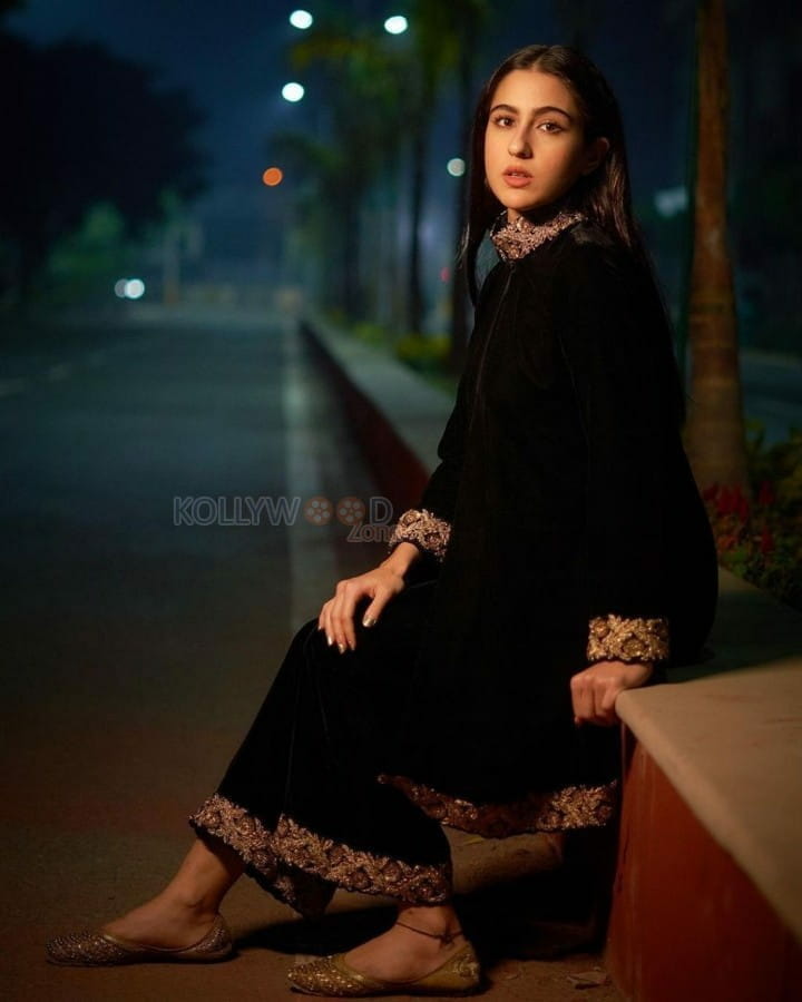 Atrangi Re Heroine Sara Ali Khan Photos