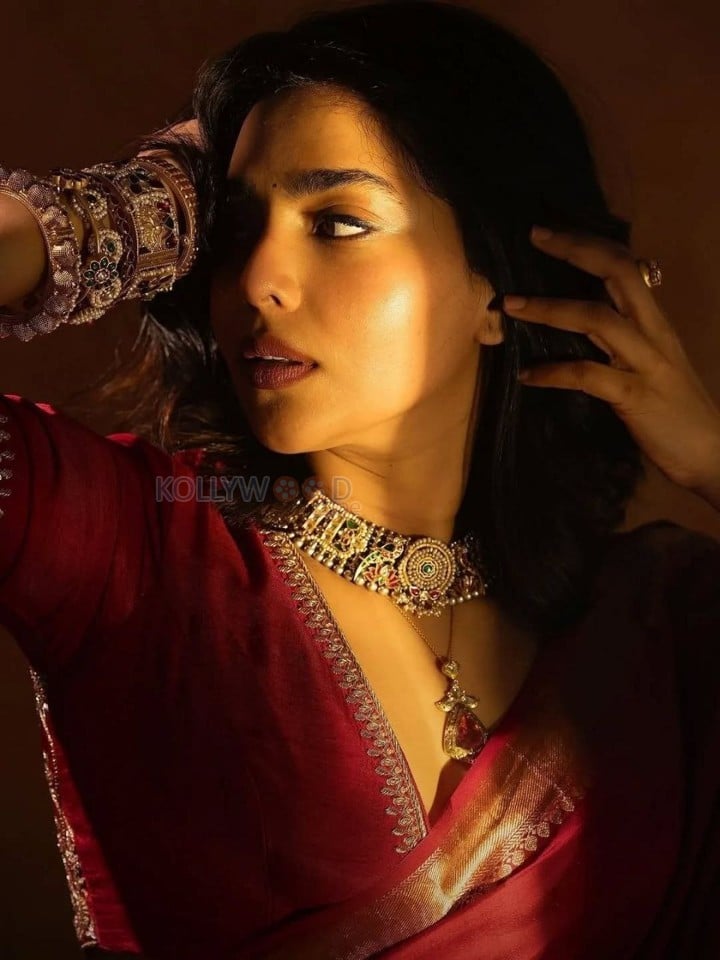 Attractive Aishwarya Lekshmi in a Red Kanchipuram Silk Saree with Matching Blouse Pictures 03