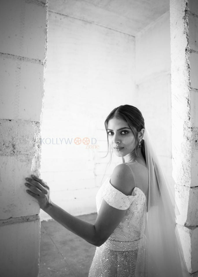 Attractive Malavika Mohanan Black and White Pictures 02