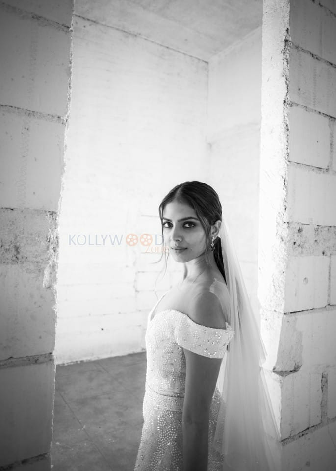 Attractive Malavika Mohanan Black and White Pictures 08