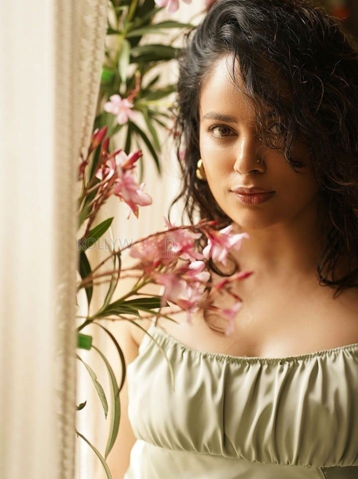 Attractive Nandita Swetha in a Green Satin Dress Photos 01