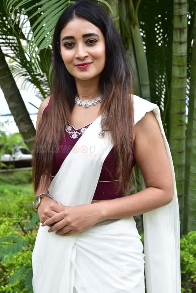 Beautiful Actress Bhanu Shree at Kalasa Teaser Launch Photos 26