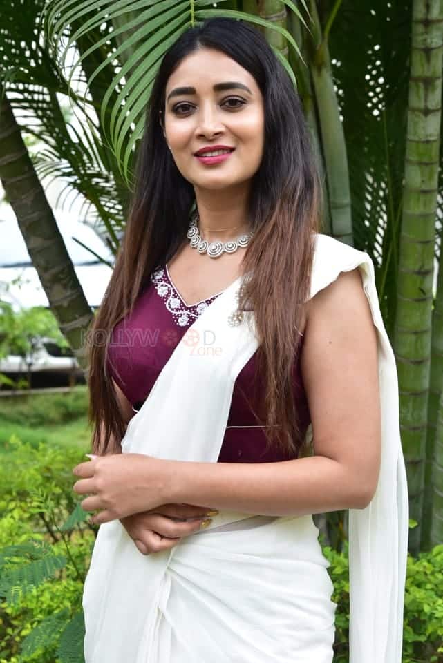 Beautiful Actress Bhanu Shree at Kalasa Teaser Launch Photos 27