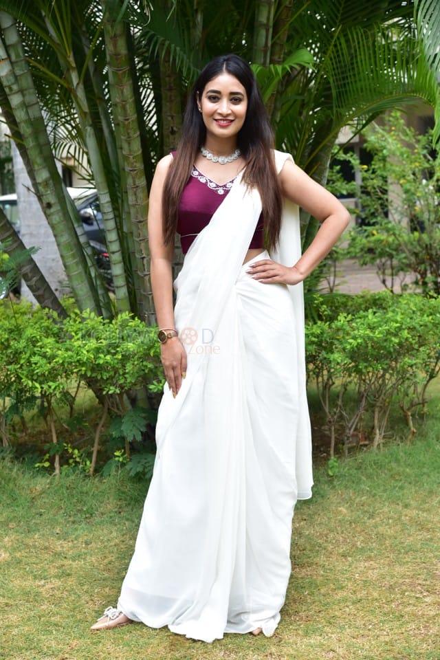 Beautiful Actress Bhanu Shree at Kalasa Teaser Launch Photos 29