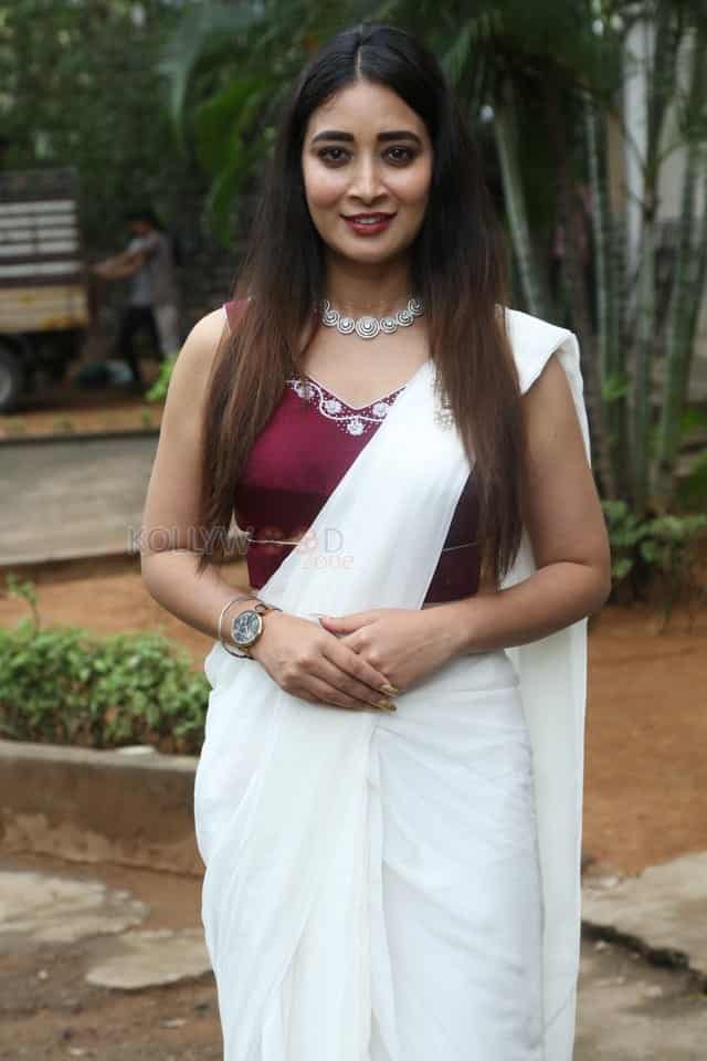 Beautiful Actress Bhanu Shree at Kalasa Teaser Launch Photos 45