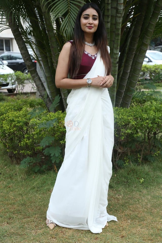 Beautiful Actress Bhanu Shree at Kalasa Teaser Launch Photos 50