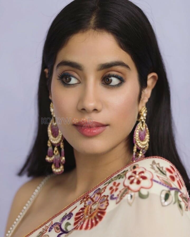 Beautiful Actress Janhvi Kapoor Saree Pictures