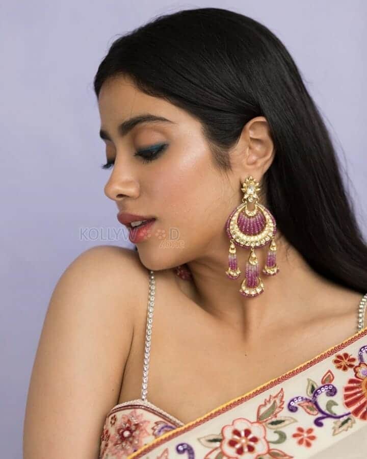 Beautiful Actress Janhvi Kapoor Saree Pictures 04