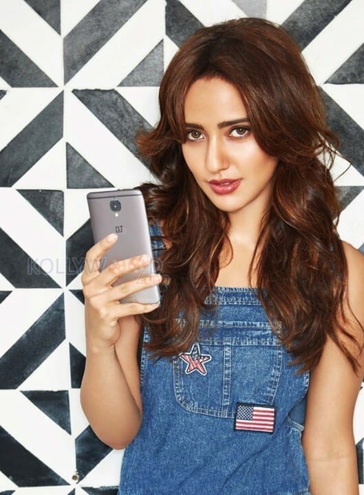 Beautiful Actress Neha Sharma Pictures